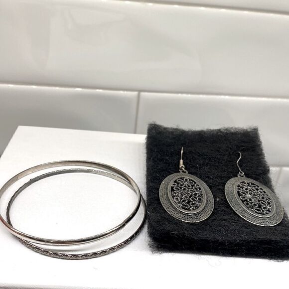 Earring & Bracelet Bundle   - Picture 1 of 2